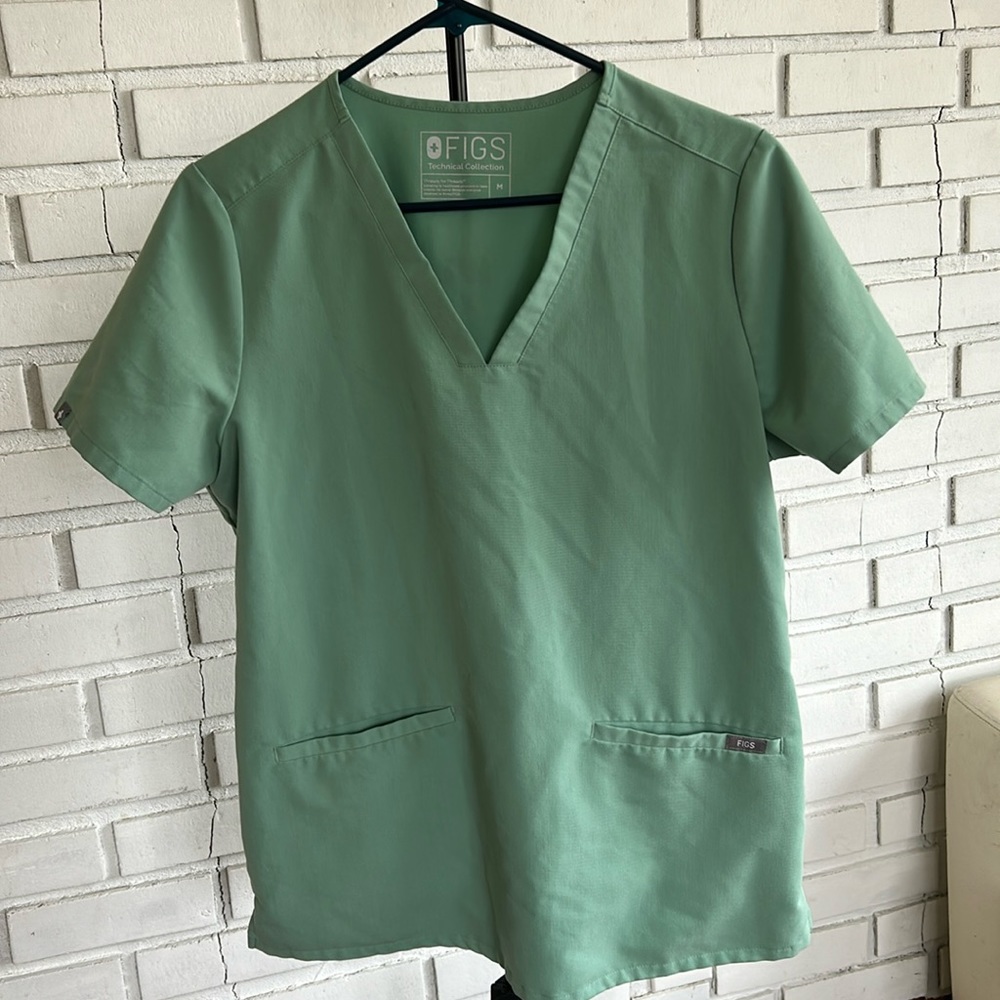Figs Casma three pocket scrub top M